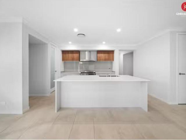 For Rent! 34 Renwick Street, CATHERINE FIELD House for rent L.