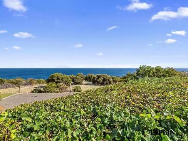 Unique 3/4 South Avenue, Hallett Cove, SA 5158