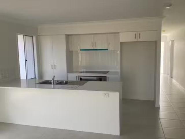 Unique 34 Woodswallow Avenue, Point Vernon, QLD 4655