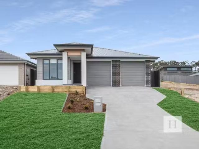 Deal! 34a Bradman Dr, Woongarrah House for rent Listed by Her.