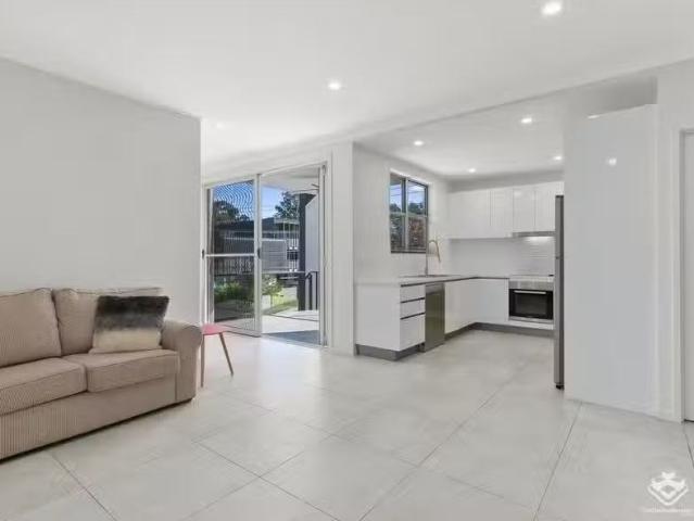 Cozy 3/50 Depper Street, St Lucia Apartment for rent Listed b.