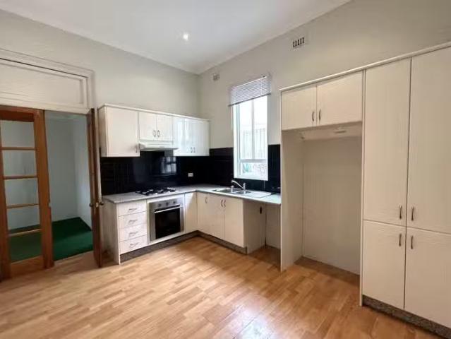 Cozy 357 Marrickville Road, Marrickville NSW 2204