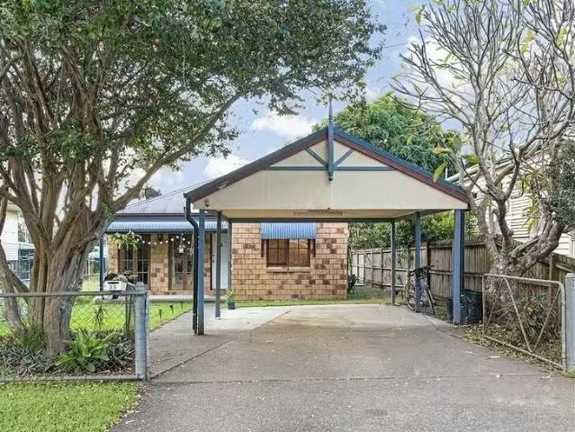 Deal! 35 Andrews Street, Cannon Hill, QLD 4170