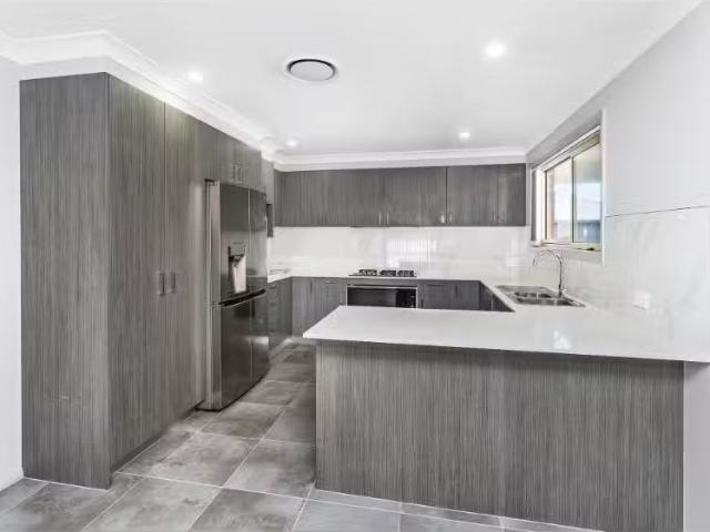 For Rent! 35 Bottlebrush Drive, Calderwood House for rent Lis.