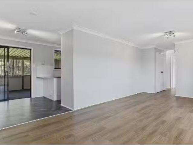 For Rent! 35 De Havilland Crescent, Raby House for rent Liste.