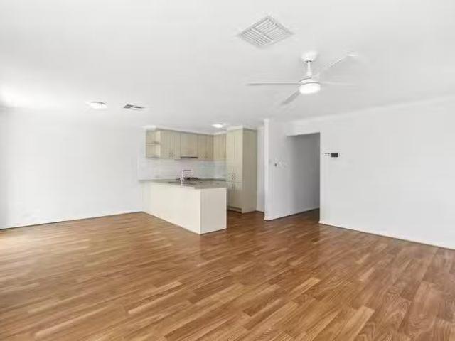 Charming 35 Lonsdale Crescent, Andrews Farm, SA 5114