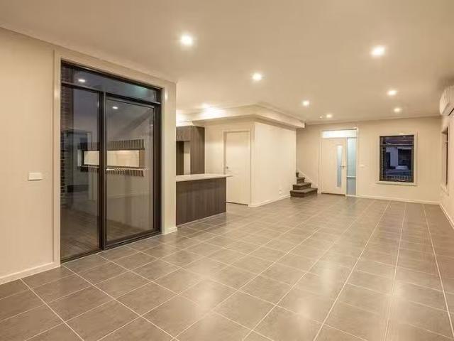 Just in! 35A Cannes Avenue, Avondale Heights, VIC 3034