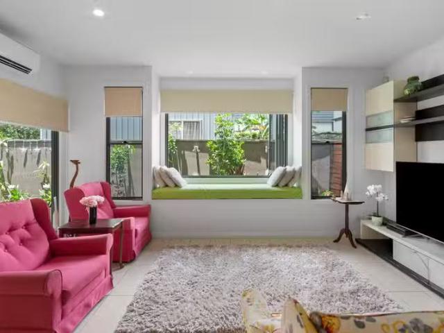 Just in! 3/60 Allen Street Seymour road entry, Hamilton QLD.
