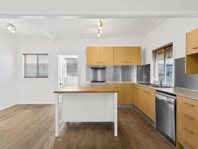 Deal! 36 Gladstone Street, Bellambi, NSW 2518