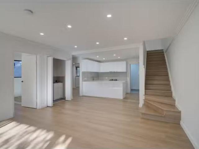 Charming 3/6 Heron Close, Watanobbi Apartment for rent Listed.