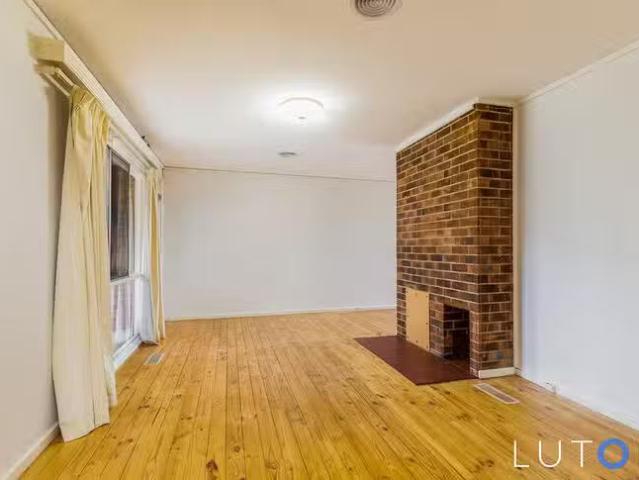 Nice 36 Longstaff Street, Lyneham, ACT 2602