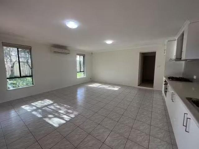 Nice 36A Lincolne Crescent, Roxburgh Park, VIC 3064