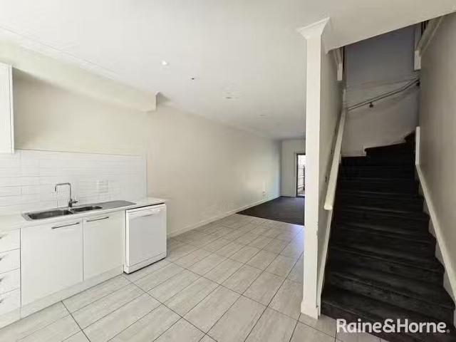 Deal! 3/71 Fox Street, St Albans, VIC 3021