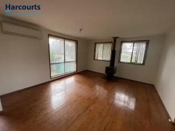 Charming 379 Tuggerawong Road, TUGGERAWONG House for rent Lis.