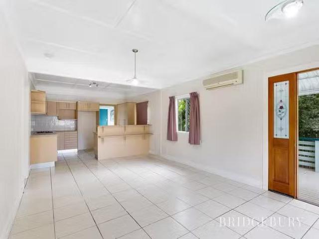 Charming 37 Borella Street, Sandgate, QLD 4017