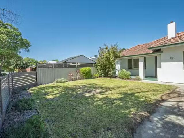 Charming 37 Henning Crescent, Manning, WA 6152