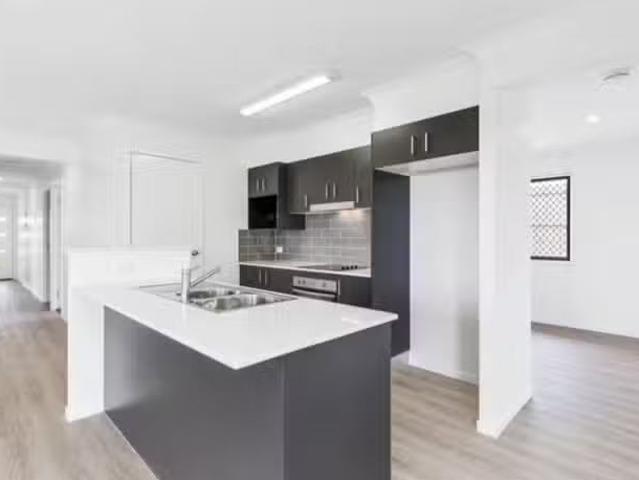 Rental! 37 John Oxley Drive, Gracemere, QLD 4702