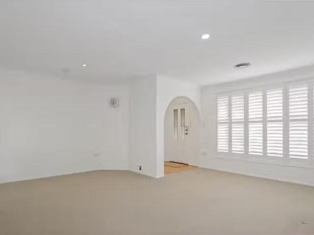 Charming 38 Derwent Drive, Lake Haven House for rent Listed b.