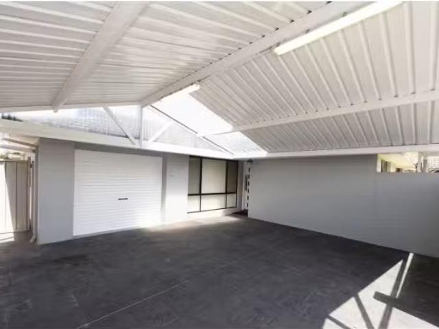 Unique 38 Government House Drive, Emu Plains House for rent L.