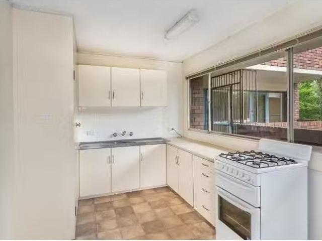 Deal! 3/90 100 Tyrrell Street, The Hill Apartment for rent Li.
