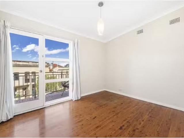 Just in! 39 Beattie Street, Balmain House for rent Listed by.