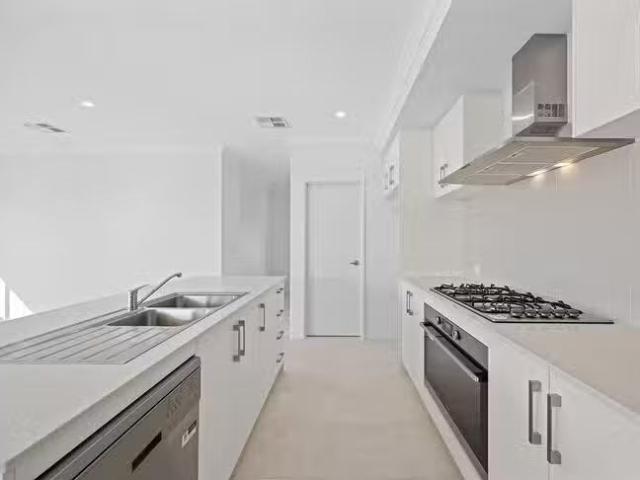 For Rent! 39 Cardinal Loop, Lakelands, WA 6180