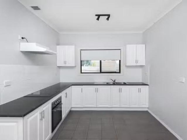 Deal! 39A Edmund Terrace, MURRAY BRIDGE, SA 5253 House for R.