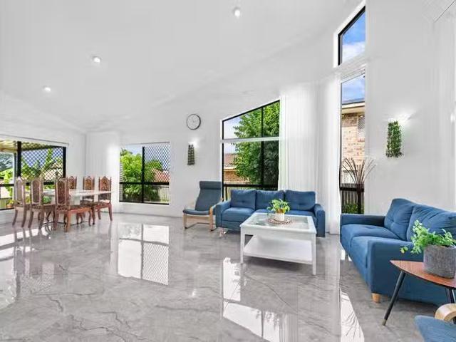 Deal! 308A Horizon Drive, Westlake, QLD 4074