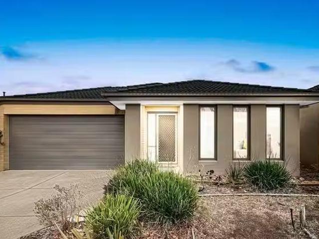 Deal! 30 Tamborine Ave, Point Cook VIC 3030