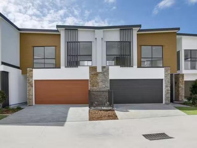 Cozy 31/192 Marina Quays Boulevard, Hope Island, QLD 4212