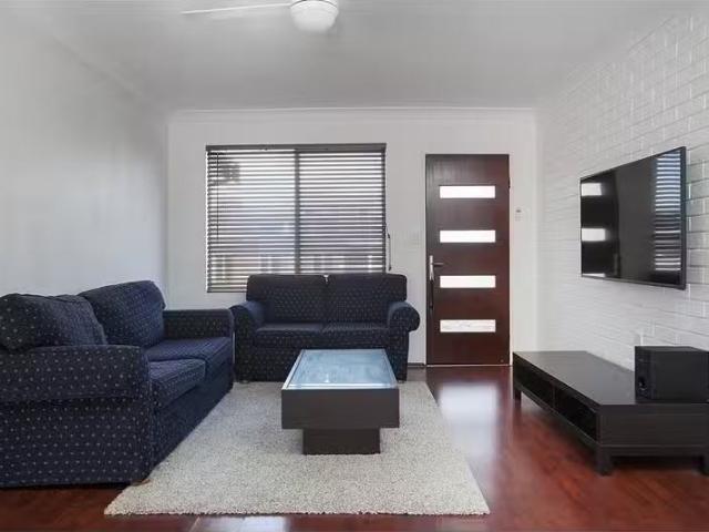 Cozy 3/15 Underwood Street, Corrimal Townhouse for rent Liste.