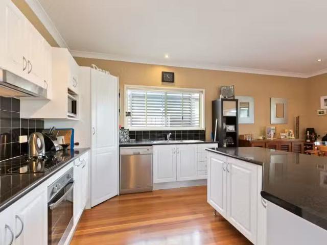 Deal! 31 Blackwood Rd, Manly West QLD 4179
