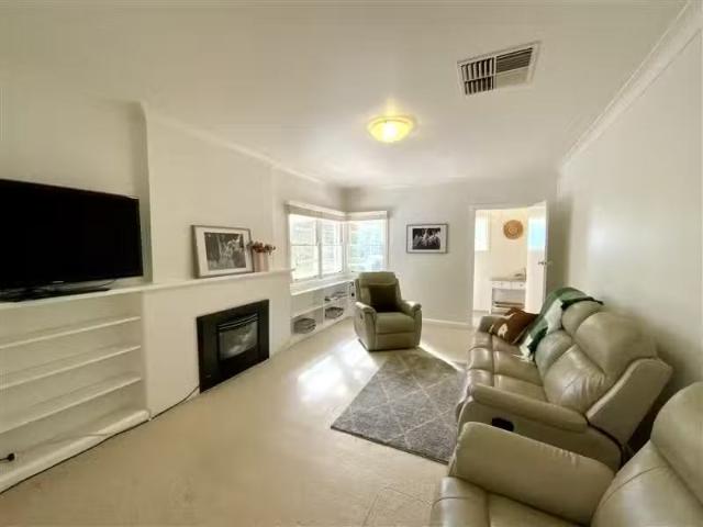 Unique 31 Clement Street, FORBES House for rent Listed by Ben.