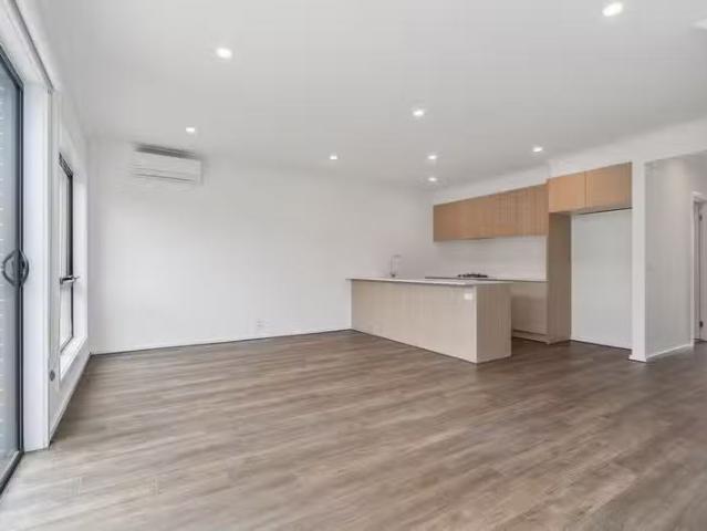 Rental! 31 Fusion Circuit, Cranbourne West, VIC 3977 Townhou.