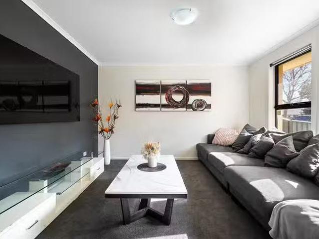 Charming 31 fishawarra Avenue, Andrews Farm, SA 5114