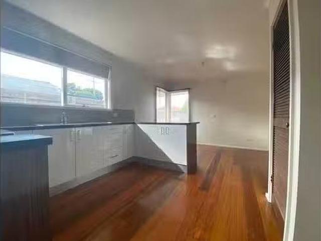 Charming 31 Huskisson Avenue, Lalor, VIC 3075