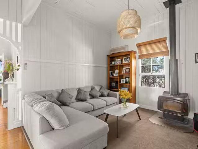 Deal! 31 Holberton Street, Rockville, QLD 4350
