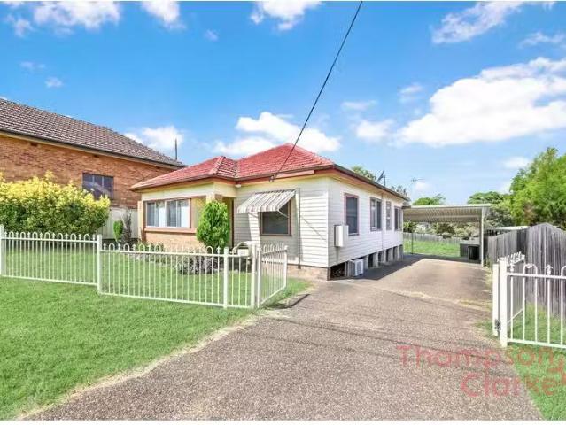 Nice 31 Johnson Street, Maitland House for rent Listed by Ell.
