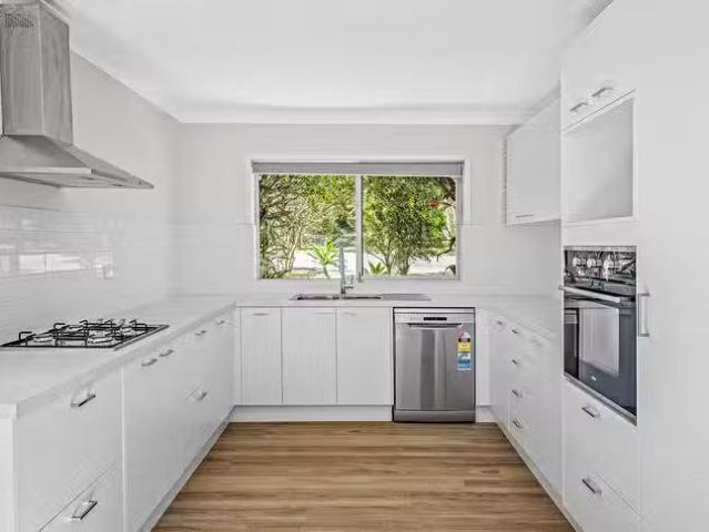 Cozy 31 Lake Road, Balcolyn, NSW 2264