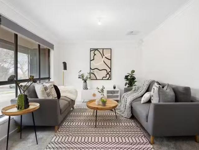 Nice 31 Pebble Beach Grove, Seaford Rise, SA 5169