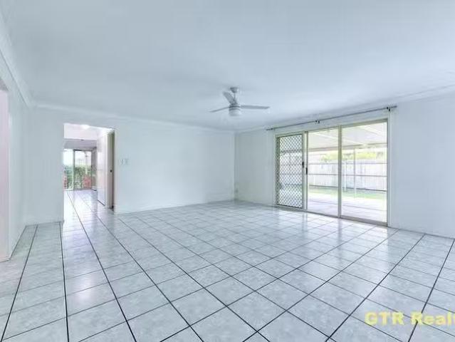 Unique 31 Strathaird Place, Parkinson, QLD 4115