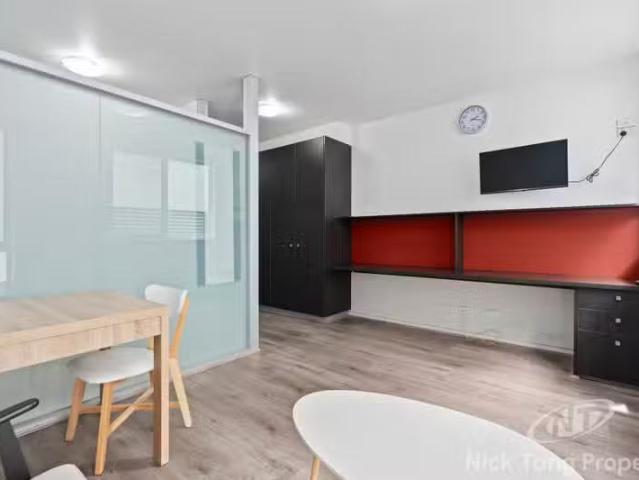 Unique 32/16 Poplar Street, Box Hill VIC 3128