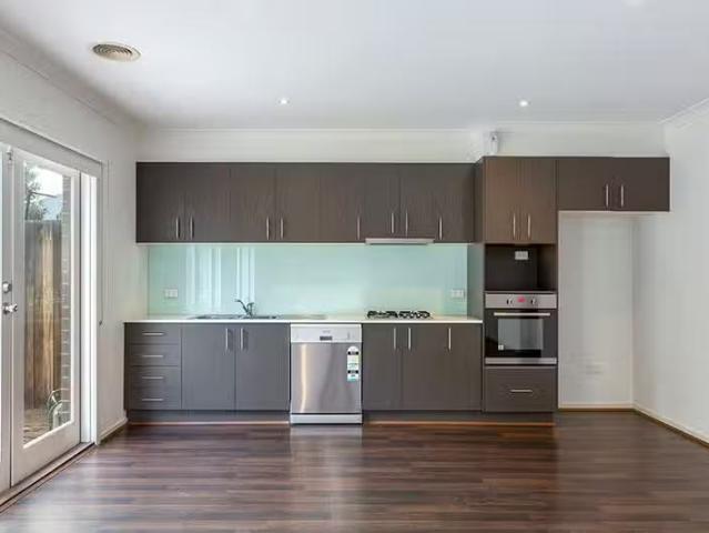 For Rent! 3/24 Findon Court, POINT COOK, VIC 3030 House for.