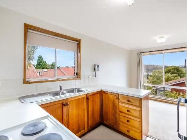 Nice 3/25a Elphinstone Road, MOUNT STUART Apartment for rent.