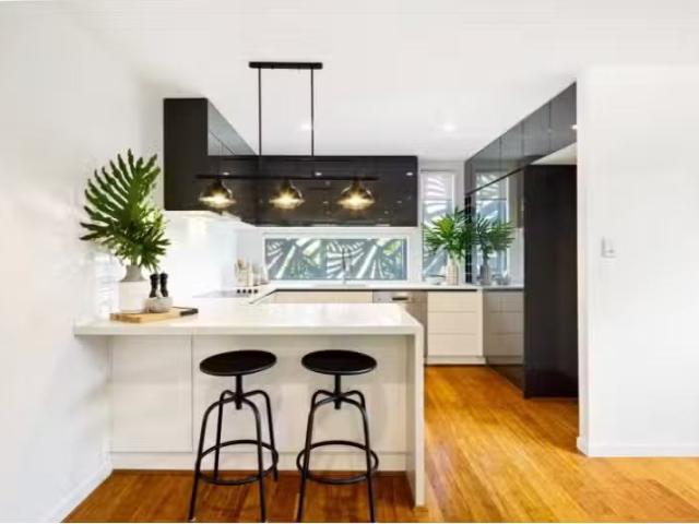 Deal! 3/28A Marquis Street, GREENSLOPES Townhouse for rent Li.