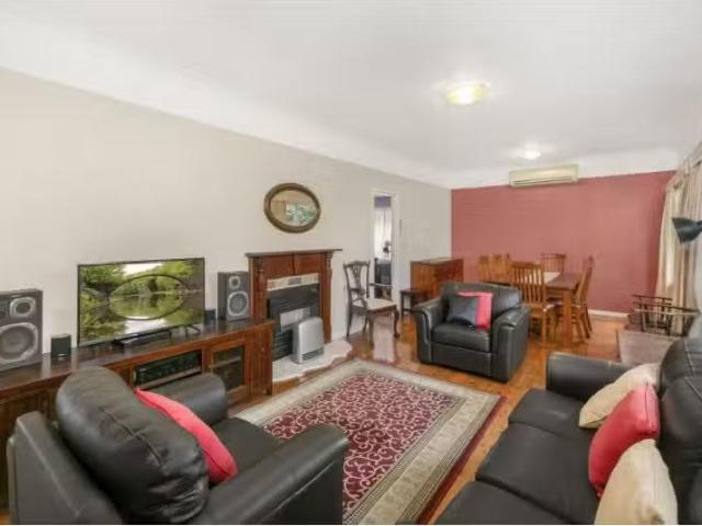 Cheap 32 Amaroo Avenue, Mount Colah House for rent Listed by.