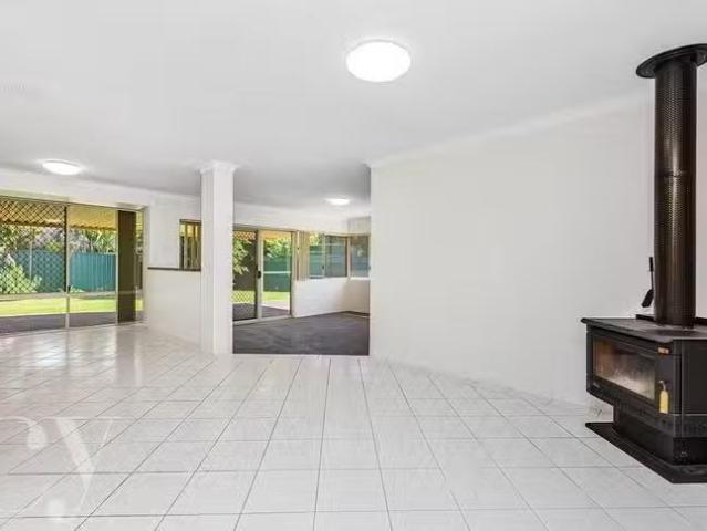 Cheap 32 Ballaruk Grove, High Wycombe, WA 6057