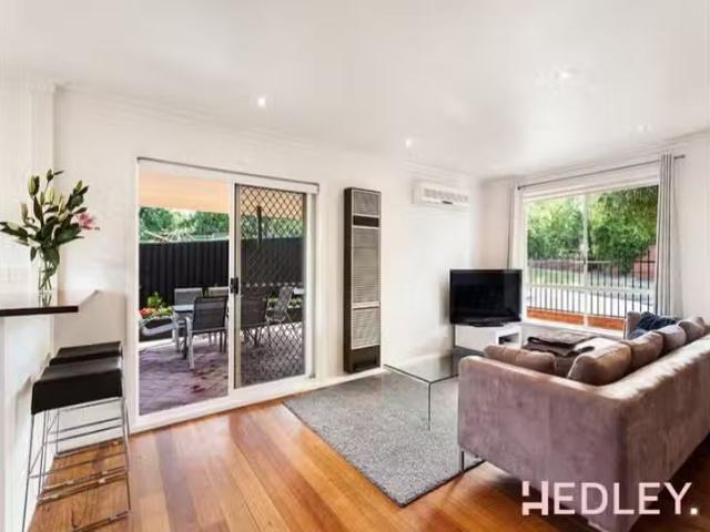 Deal! 32 Hooper Crescent, Brunswick West, VIC 3055