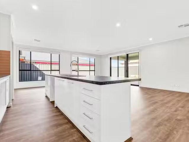 Cozy 32 Lobelia Avenue, Andrews Farm, SA 5114