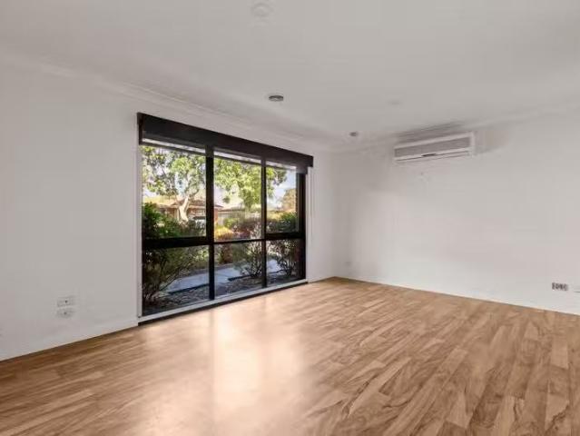 Deal! 32 Willora Cres, CRANBOURNE WEST, VIC 3977 House for R.